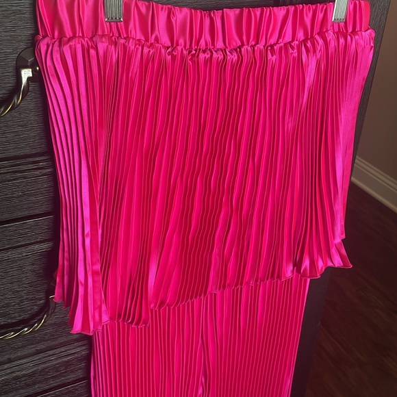 NWOT Pleated Jumpsuit Hot Pink - Picture 8 of 9
